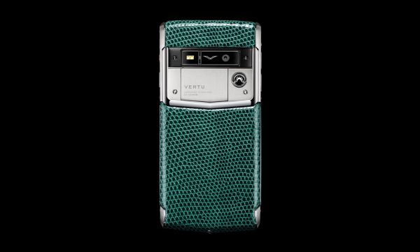 Vertu ra mắt hai mẫu Signature Touch da thằn lằn mới image003