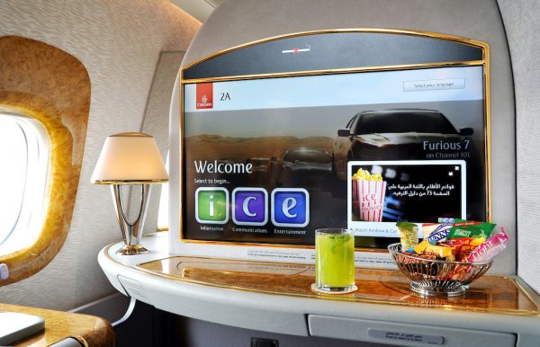 2. Màn hinh 32 inch ở khoang Hạng Nhất trên máy bay mới B777-300ER