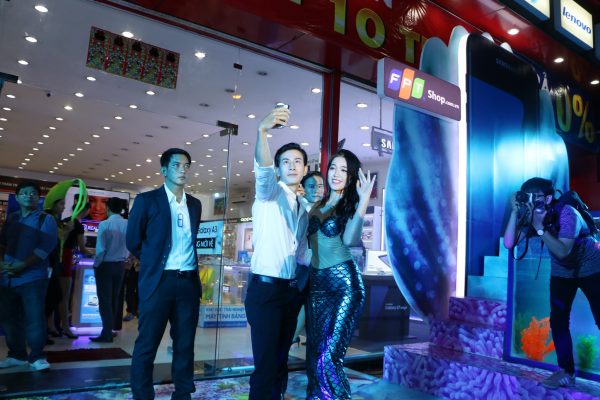 FPT-Shop-Unbox-S7-MyNhanNgu- (5)